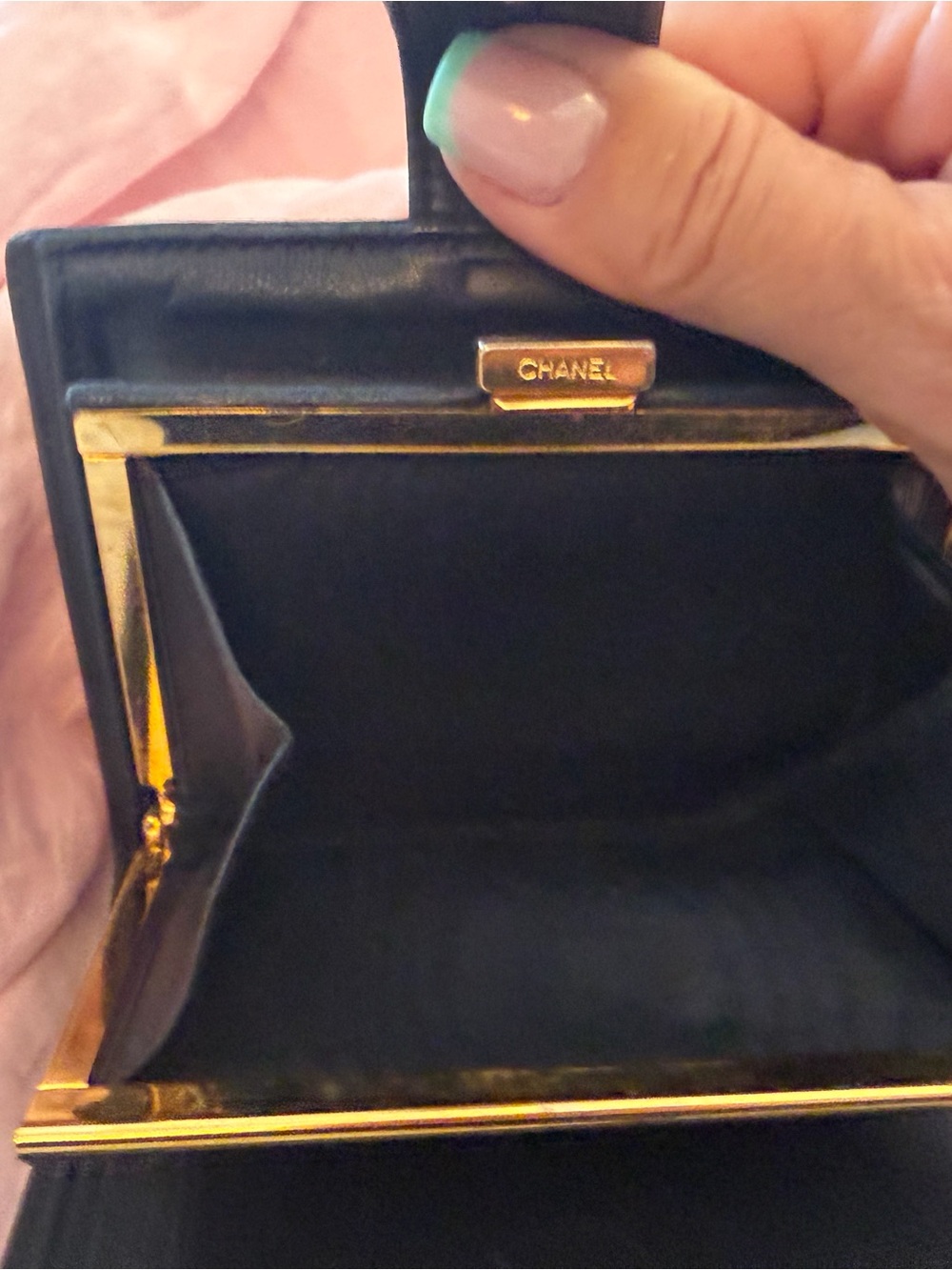 chanel women’s wallet - Picture 4 of 6